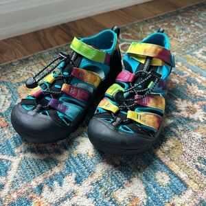 Kids Rainbow Keens size 4